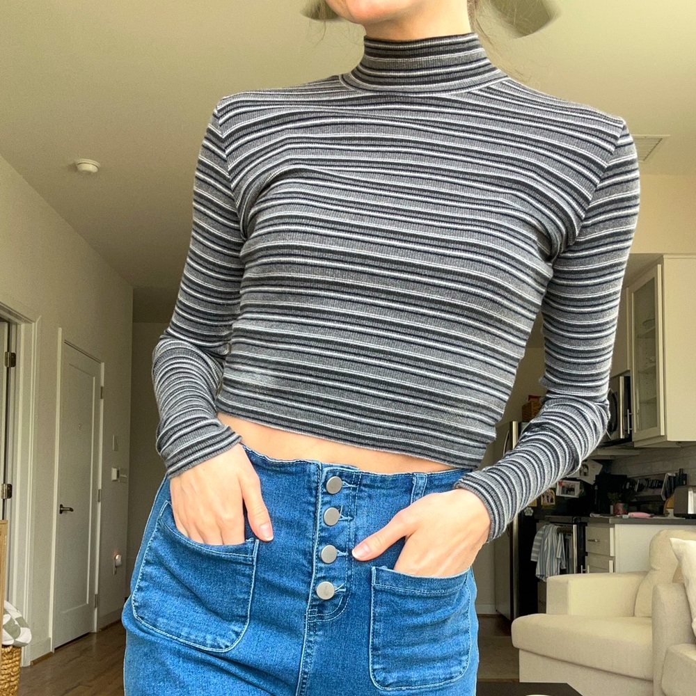 Striped Gray Long Sleeve Crop Top